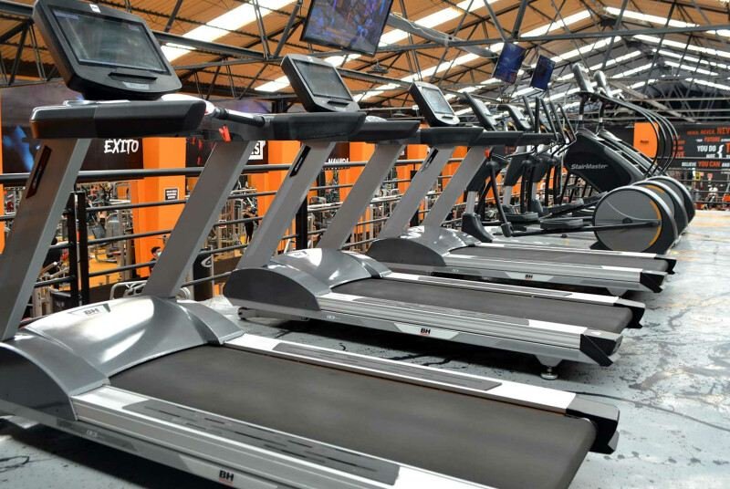 Vista atribuida por un directorio público a Empire Fitness 31 Poniente; segunda vista no verificada como actual
